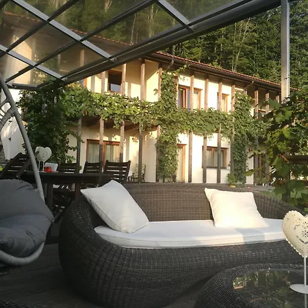 Posestvo Laz - The Laz Estate * Voglarji