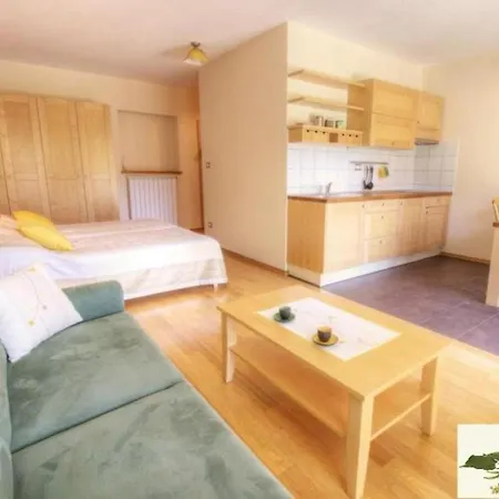 Posestvo Laz - The Laz Estate Voglarji