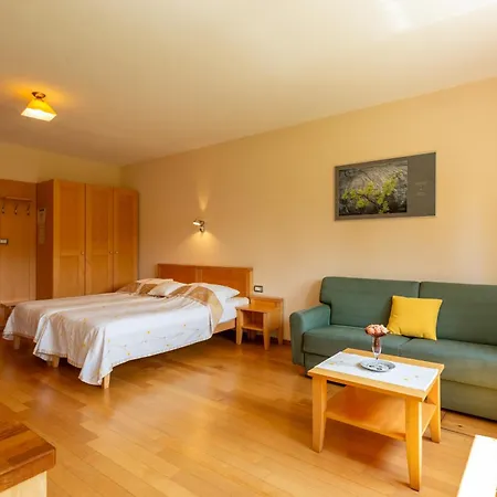 Posestvo Laz - The Laz Estate * Voglarji