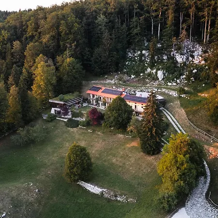 Posestvo Laz - The Laz Estate Voglarji