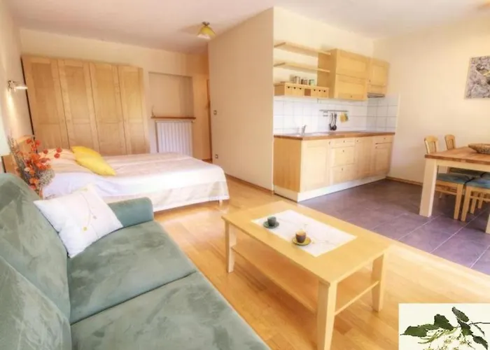 Posestvo Laz - The Laz Estate Voglarji