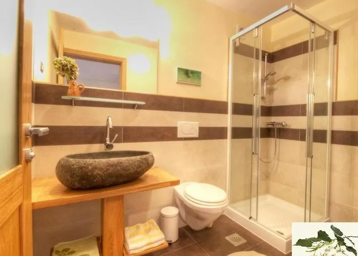 Posestvo Laz - The Laz Estate * Voglarji