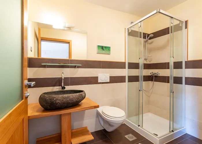 Posestvo Laz - The Laz Estate Voglarji