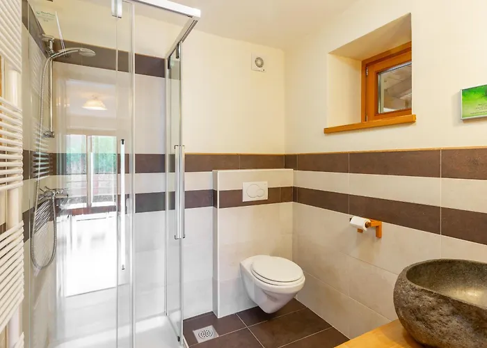 Posestvo Laz - The Laz Estate Voglarji