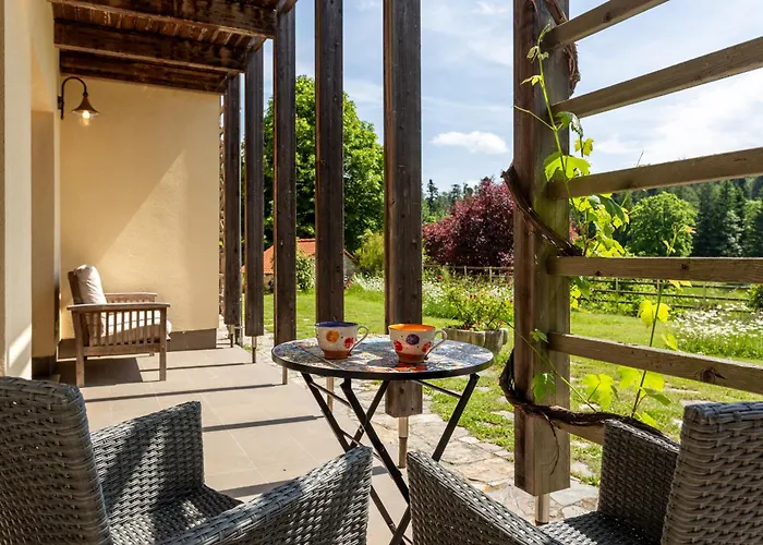 Posestvo Laz - The Laz Estate * Voglarji